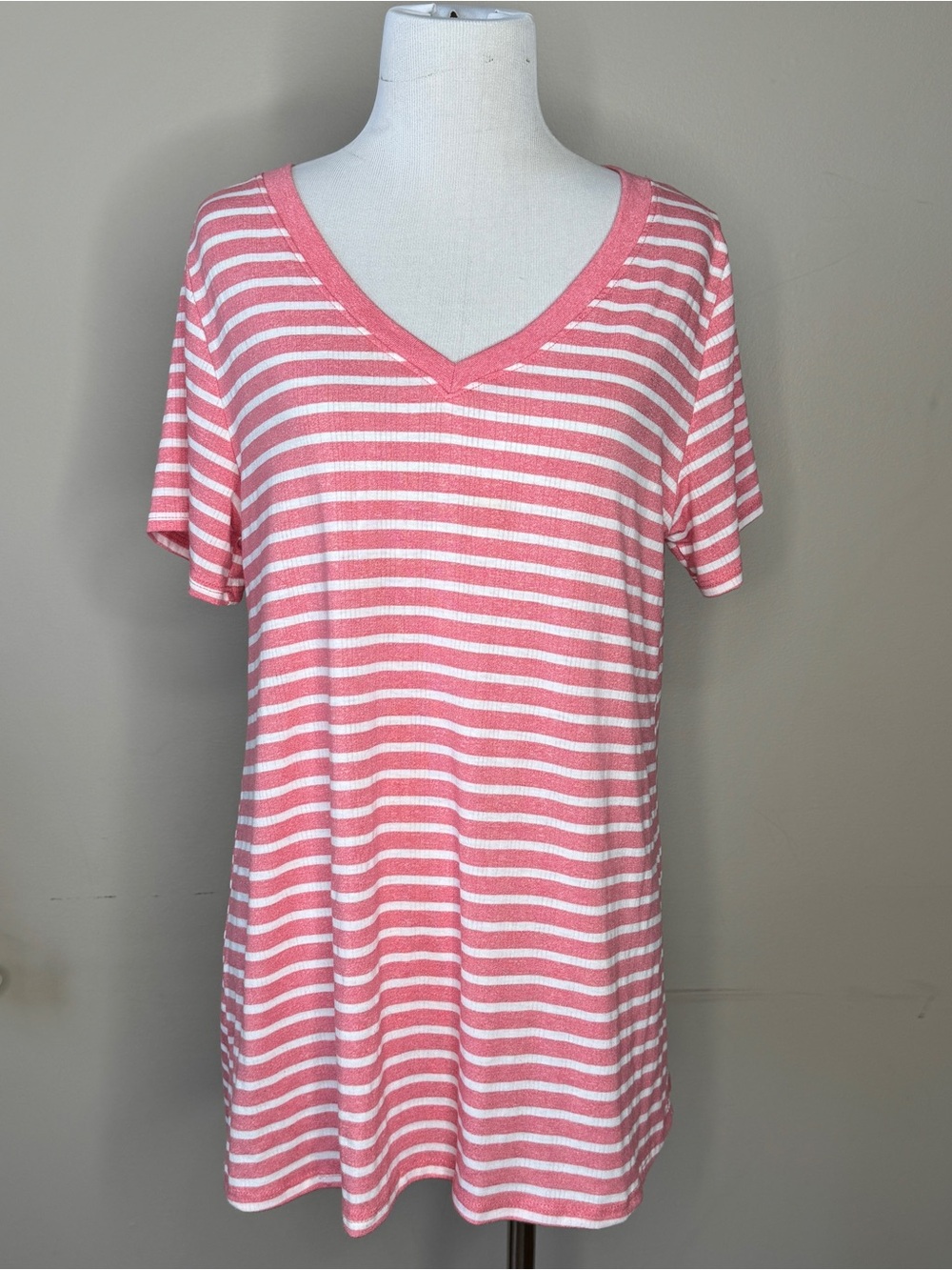 LulaRoe Top sz Medium Pink White Stripes V-neckline Short Sleeves Stretchy MINT